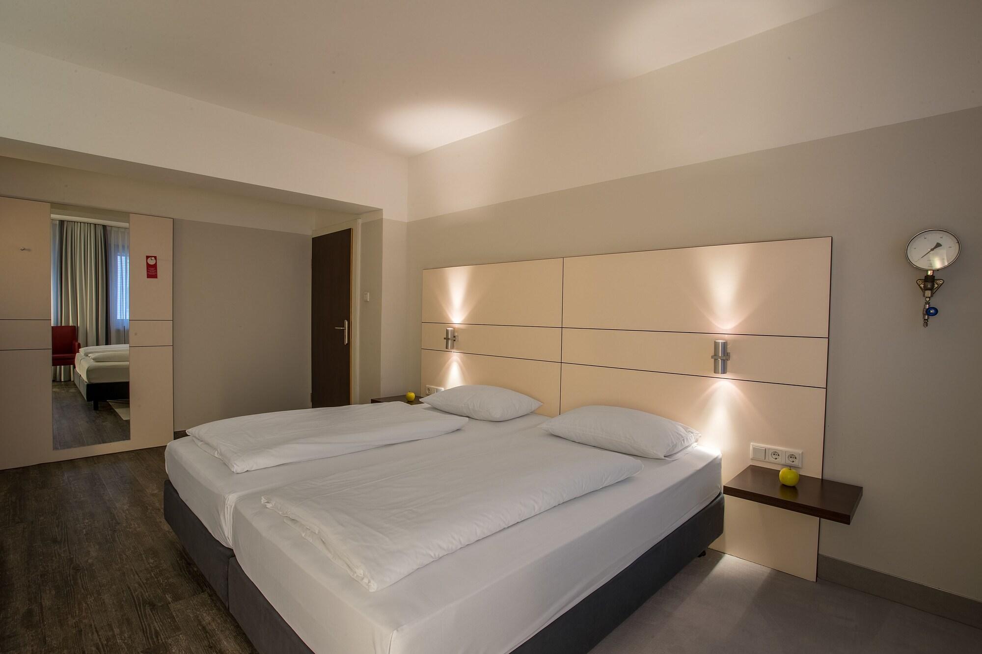 Ferrotel Duisburg - Partner Of Sorat Hotels Exteriör bild